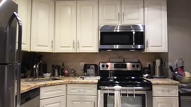 Snapshot of BigGuyMuscle chatting on September 15, 2025, 11:05 pm BigGuyMuscle online show from September 15, 2025, 11:05 pm