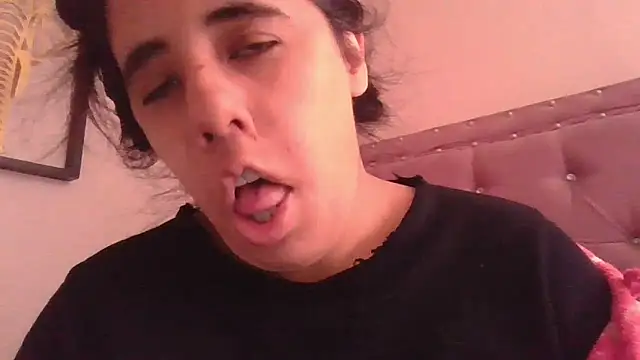 Snapshot of annarose19 chatting on February 17, 2026, 5:54 pm annarose19 online show from February 17, 2026, 5:54 pm