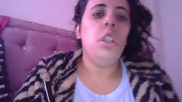 Snapshot of annarose19 chatting on January 7, 2026, 3:28 pm annarose19 online show from January 7, 2026, 3:28 pm