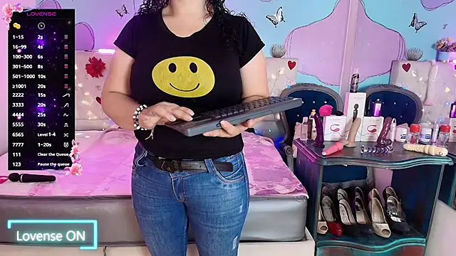 Zaly mature online show from April 17, 2026, 11:18 pm