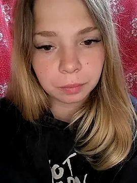 Snapshot of Zuli_Kiska chatting on September 29, 2025, 11:27 am Zuli Kiska online show from September 29, 2025, 11:27 am