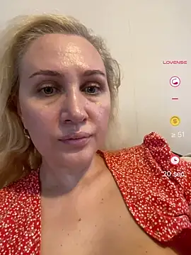 YourBlondee online show from June 4, 2026, 12:32 pm