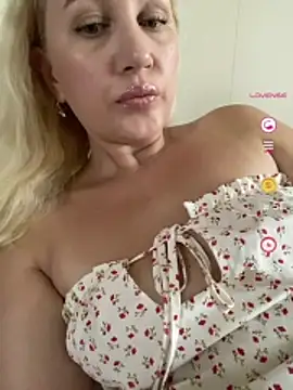 Snapshot of YourBlondee chatting on July 9, 2026, 1:17 am YourBlondee online show from July 9, 2026, 1:17 am