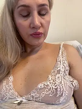 YourBlondee online show from February 25, 2025, 2:25 am