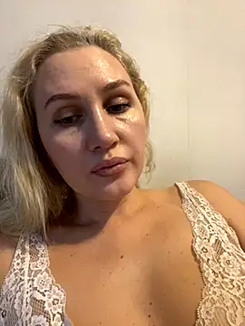 YourBlondee online show from December 2, 2025, 2:56 am