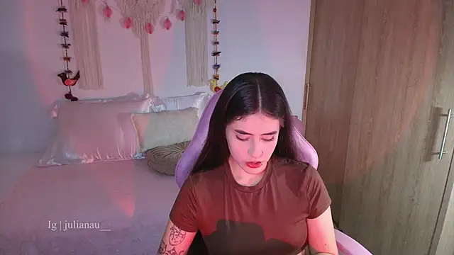 iriswest  online show from February 25, 2026, 12:55 am