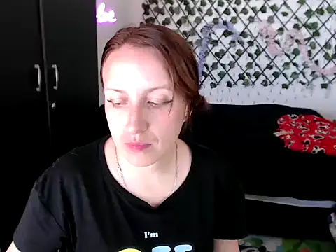 kittykalor09 online show from April 5, 2026, 4:35 pm