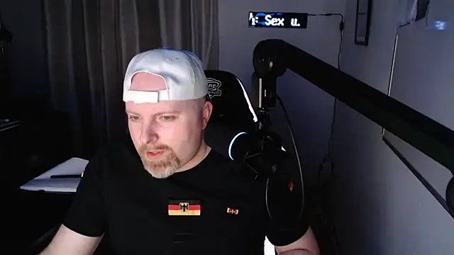 DerPornoPete online show from February 12, 2025, 11:41 pm