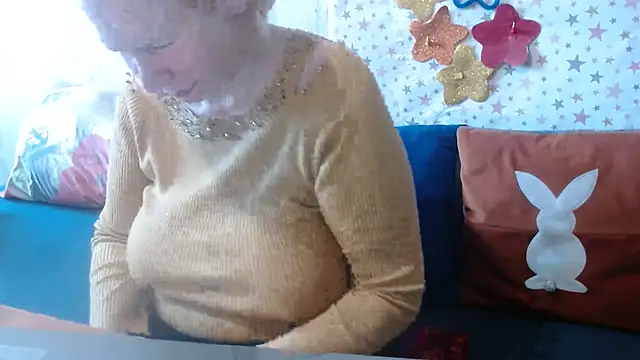 QueenLana online show from June 2, 2026, 7:52 am