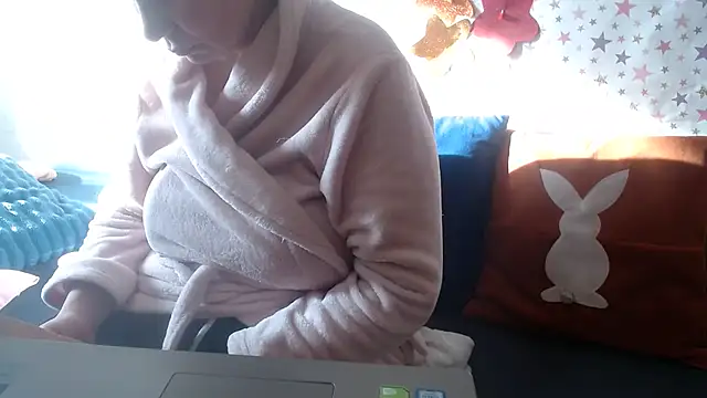 QueenLana online show from April 18, 2026, 4:59 am