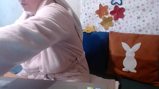 QueenLana online show from May 14, 2026, 9:06 am