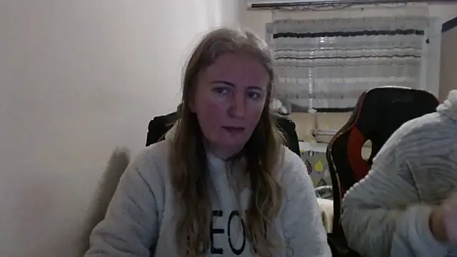 Snapshot of PeterAndJen chatting on February 2, 2026, 7:35 pm PeterAndJen online show from February 2, 2026, 7:35 pm