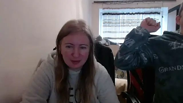 Snapshot of PeterAndJen chatting on February 5, 2026, 7:04 am PeterAndJen online show from February 5, 2026, 7:04 am