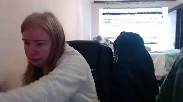 Snapshot of PeterAndJen chatting on February 4, 2026, 6:52 am PeterAndJen online show from February 4, 2026, 6:52 am