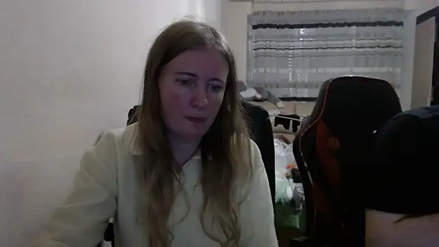 PeterAndJen online show from November 4, 2025, 8:23 pm