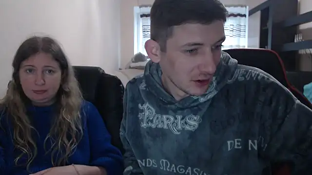 Snapshot of PeterAndJen chatting on March 16, 2025, 1:17 pm PeterAndJen online show from March 16, 2025, 1:17 pm