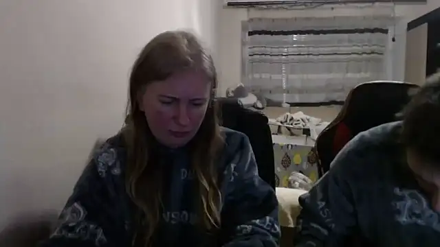 Snapshot of PeterAndJen chatting on February 5, 2026, 7:10 pm PeterAndJen online show from February 5, 2026, 7:10 pm