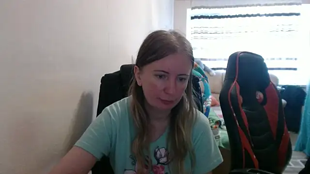 Snapshot of PeterAndJen chatting on September 16, 2025, 6:14 am PeterAndJen online show from September 16, 2025, 6:14 am