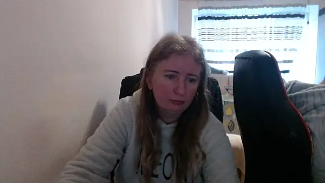 Snapshot of PeterAndJen chatting on February 19, 2026, 6:27 pm PeterAndJen online show from February 19, 2026, 6:27 pm