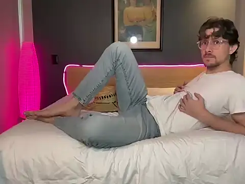 mcklister kinky feets online show from February 16, 2026, 9:34 pm