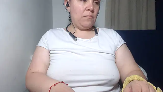 agathamiller01 online show from September 11, 2025, 3:06 am