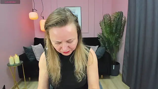 Snapshot of GabrielGold chatting on December 12, 2024, 8:10 pm GabrielGold online show from December 12, 2024, 8:10 pm