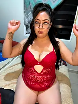 Snapshot of MileyGia chatting on October 16, 2025, 3:15 am MileyGia online show from October 16, 2025, 3:15 am