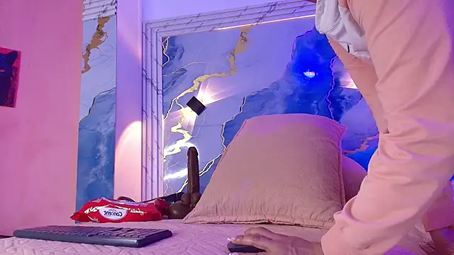 Snapshot of lorrayne_ chatting on November 4, 2025, 12:09 pm lorrayne online show from November 4, 2025, 12:09 pm