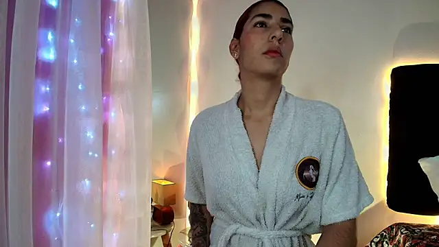 lorrayne  online show from March 28, 2026, 12:06 pm