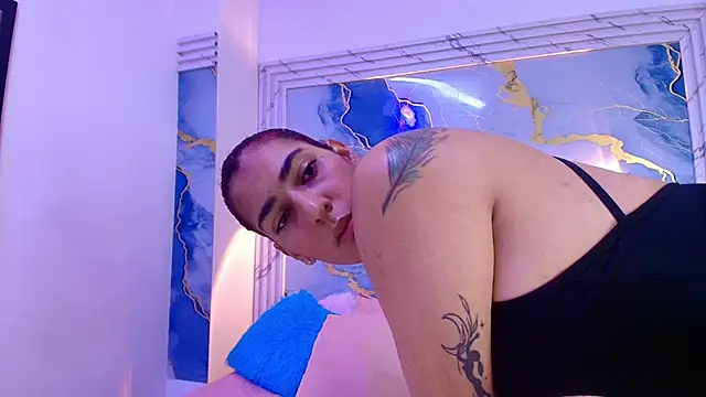 Snapshot of lorrayne_ chatting on November 5, 2025, 12:08 pm lorrayne online show from November 5, 2025, 12:08 pm