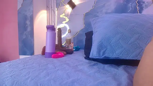 Snapshot of lorrayne_ chatting on November 17, 2025, 12:20 pm lorrayne online show from November 17, 2025, 12:20 pm