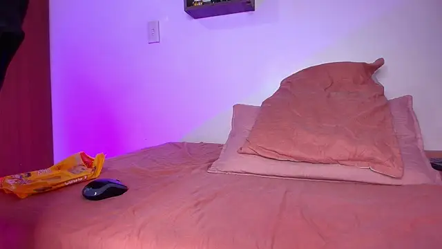 Snapshot of lorrayne_ chatting on March 18, 2025, 6:06 pm lorrayne online show from March 18, 2025, 6:06 pm