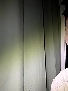 Snapshot of dropmoney chatting on December 3, 2025, 2:01 am dropmoney online show from December 3, 2025, 2:01 am