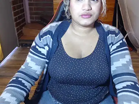 Hilarybunnyy online show from April 26, 2026, 3:42 pm