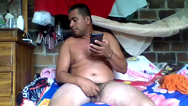 Snapshot of axomen chatting on March 4, 2026, 7:54 pm axomen online show from March 4, 2026, 7:54 pm