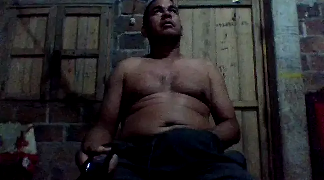 Snapshot of axomen chatting on January 3, 2025, 3:16 am axomen online show from January 3, 2025, 3:16 am