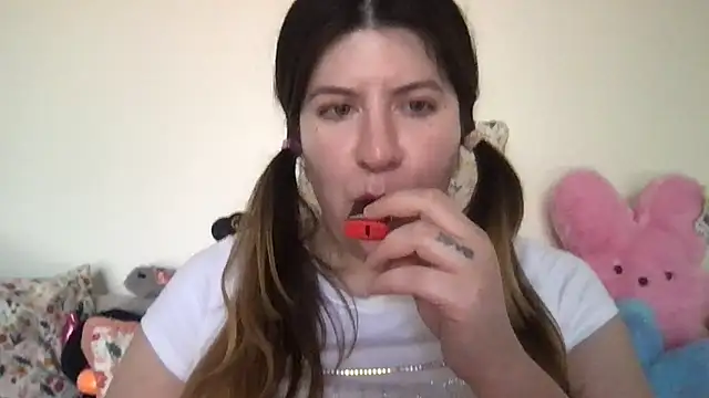 Snapshot of HYPHYtype chatting on September 23, 2025, 7:54 pm HYPHYtype online show from September 23, 2025, 7:54 pm