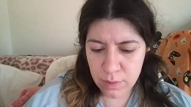 Snapshot of HYPHYtype chatting on October 27, 2025, 5:25 pm HYPHYtype online show from October 27, 2025, 5:25 pm