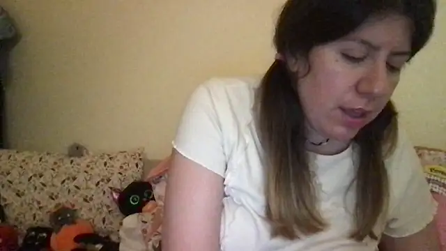 Snapshot of HYPHYtype chatting on September 12, 2025, 5:51 am HYPHYtype online show from September 12, 2025, 5:51 am