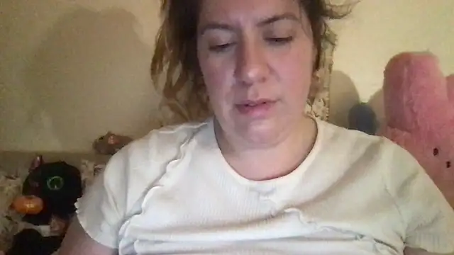 Snapshot of HYPHYtype chatting on October 6, 2025, 2:46 am HYPHYtype online show from October 6, 2025, 2:46 am