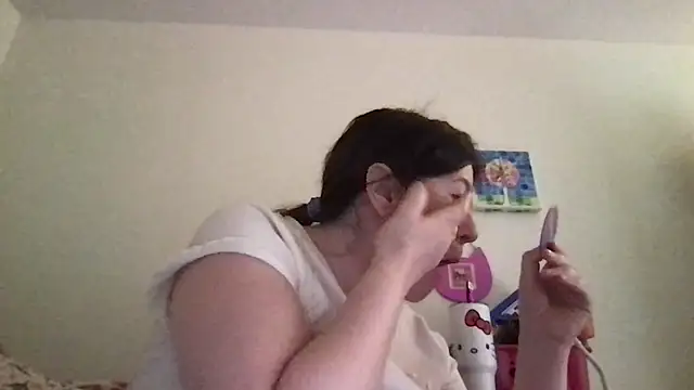 Snapshot of HYPHYtype chatting on October 26, 2025, 10:43 pm HYPHYtype online show from October 26, 2025, 10:43 pm