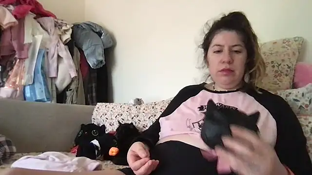 Snapshot of HYPHYtype chatting on September 11, 2025, 5:46 pm HYPHYtype online show from September 11, 2025, 5:46 pm