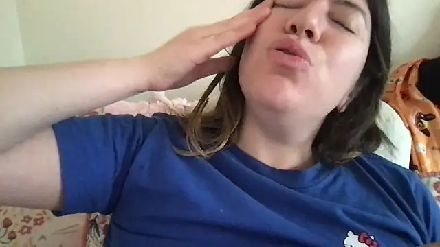 Snapshot of HYPHYtype chatting on October 15, 2025, 7:44 pm HYPHYtype online show from October 15, 2025, 7:44 pm