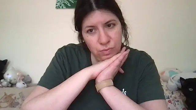 Snapshot of HYPHYtype chatting on November 19, 2025, 10:43 pm HYPHYtype online show from November 19, 2025, 10:43 pm