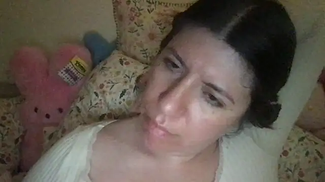 Snapshot of HYPHYtype chatting on November 12, 2025, 12:20 pm HYPHYtype online show from November 12, 2025, 12:20 pm