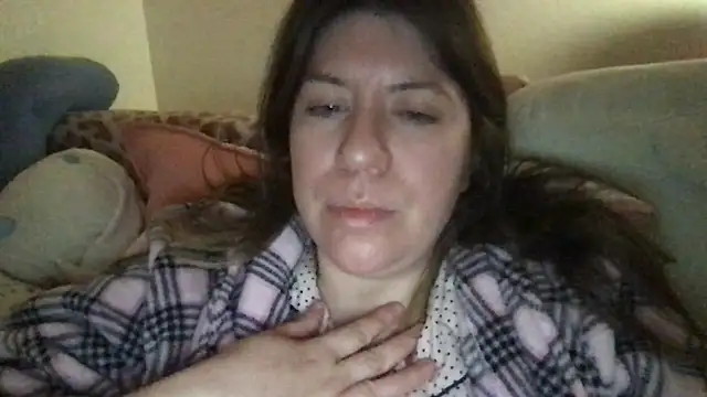 Snapshot of HYPHYtype chatting on October 5, 2025, 9:44 am HYPHYtype online show from October 5, 2025, 9:44 am