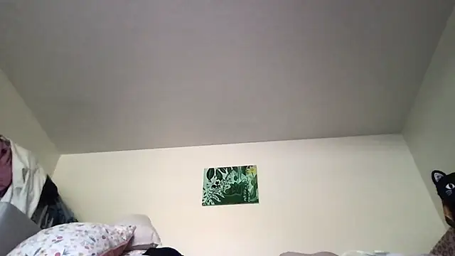 Snapshot of HYPHYtype chatting on October 19, 2025, 7:49 pm HYPHYtype online show from October 19, 2025, 7:49 pm