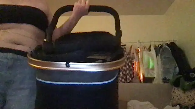 Snapshot of HYPHYtype chatting on October 3, 2025, 7:21 am HYPHYtype online show from October 3, 2025, 7:21 am