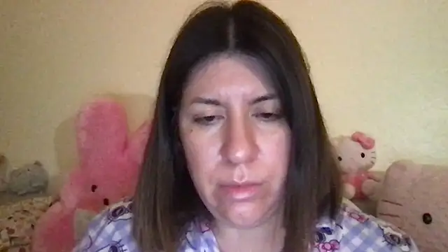 Snapshot of HYPHYtype chatting on November 18, 2025, 10:29 am HYPHYtype online show from November 18, 2025, 10:29 am