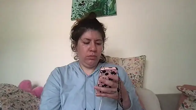 Snapshot of HYPHYtype chatting on November 16, 2025, 7:40 pm HYPHYtype online show from November 16, 2025, 7:40 pm